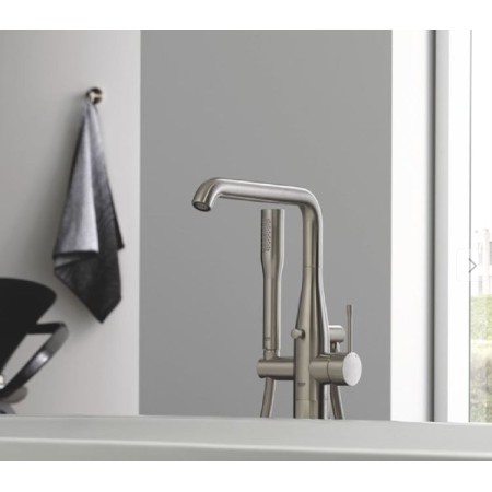 Grohe Essence свободностоящ смесител за вана, стомана мат